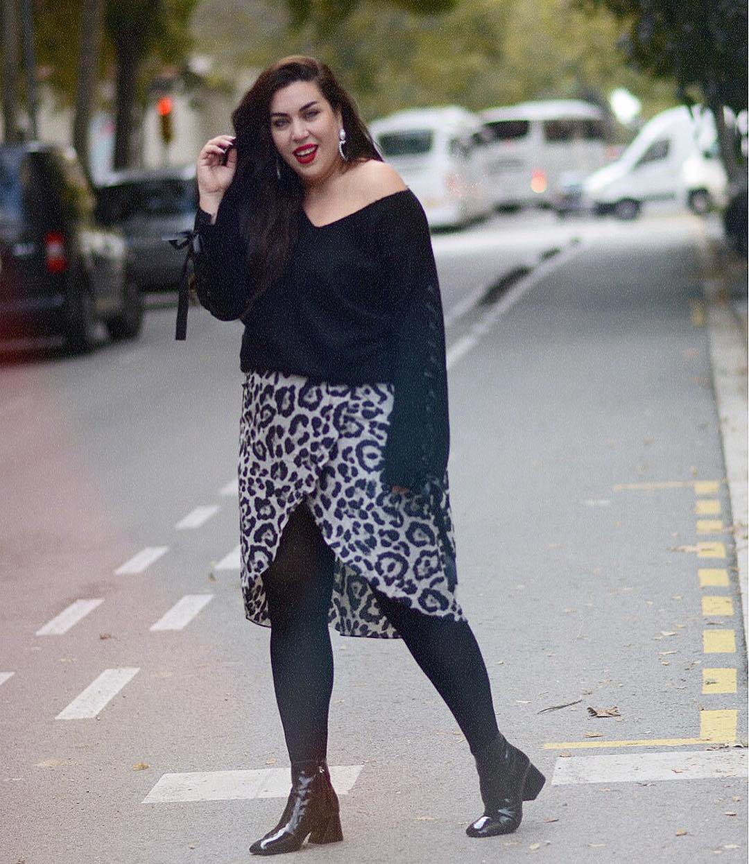 Стрит стайл 2021-2022. 2024 что надевать. 2024 что надевать. Модные колготки 2023. Уличная мода осень 2023.